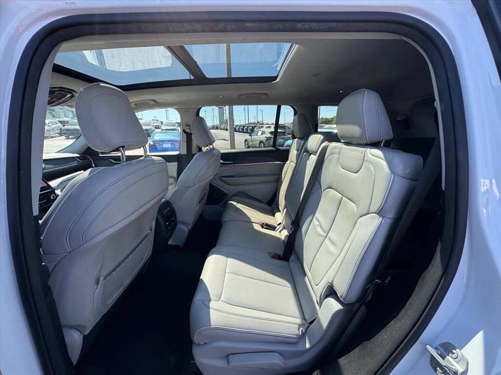 Used 2022 Jeep Grand Cherokee L Overland AWD/4WD image 12