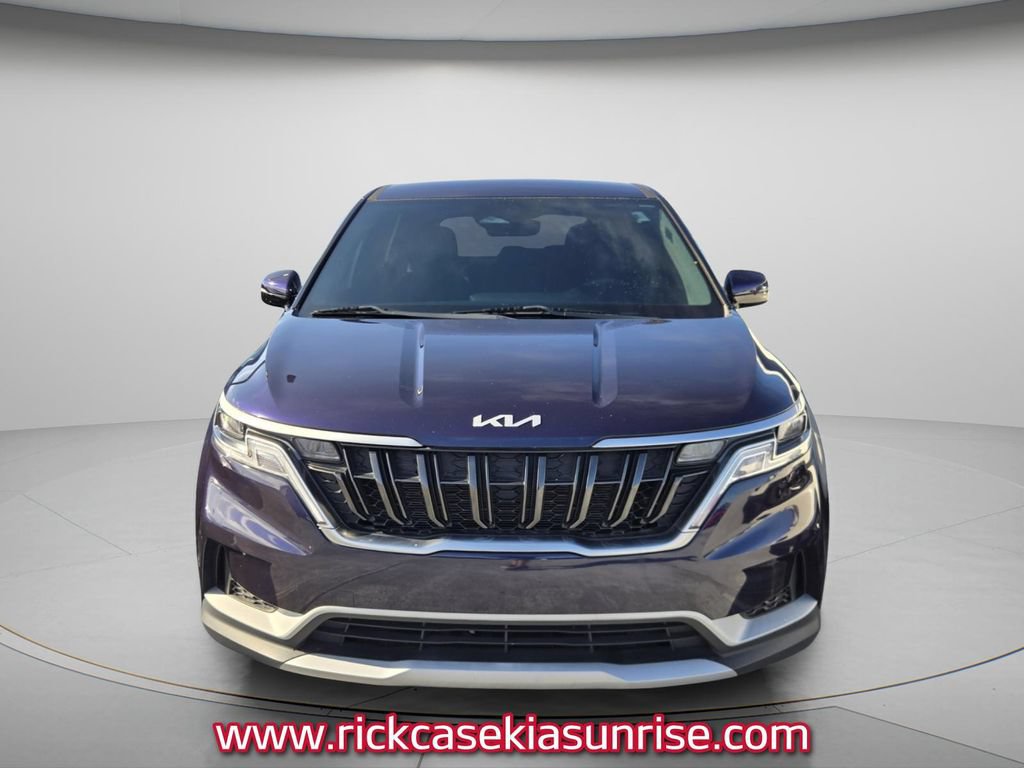 Used 2023 Kia Carnival LX FWD image 3
