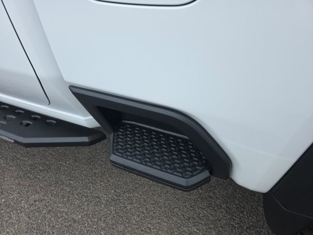 Used 2025 GMC Sierra 2500 AT4 w/ Technology Package image 9