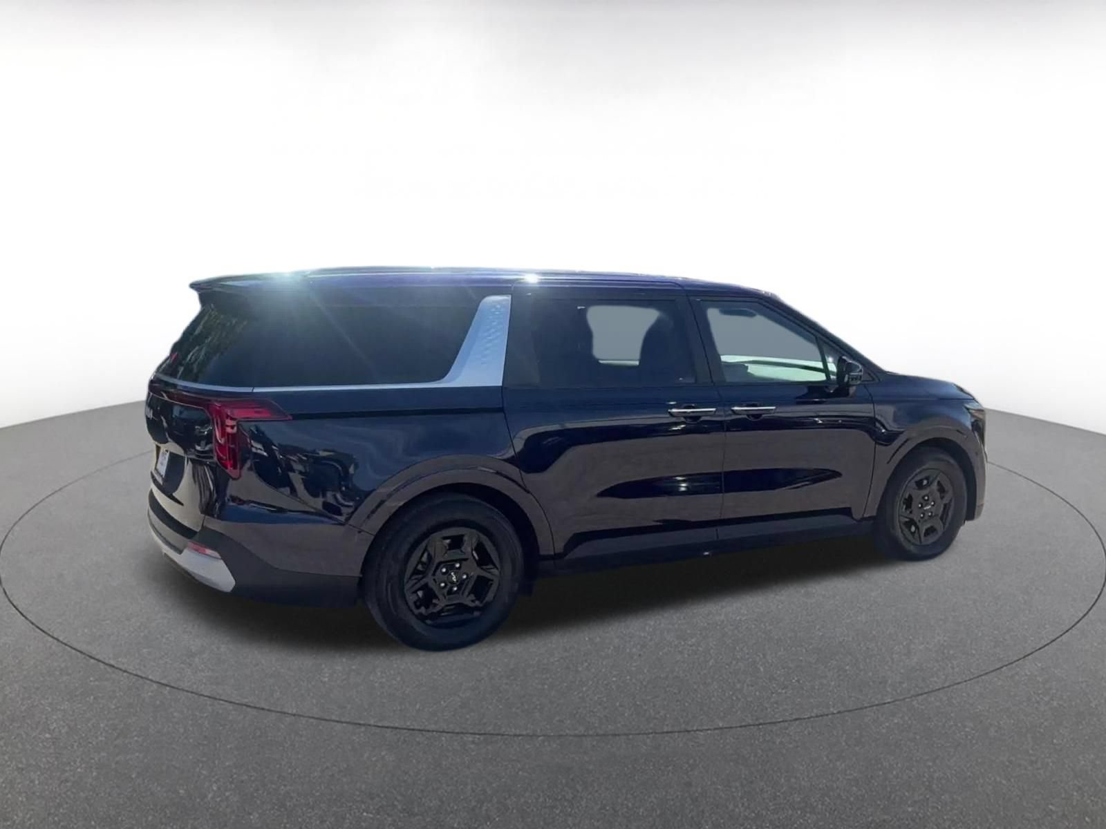 Used 2026 Kia Carnival FWD image 13