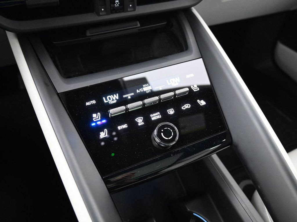 Certified 2025 Porsche Macan Electric image 23