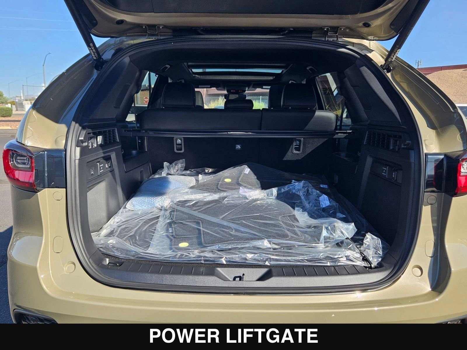 New 2025 MAZDA CX-70 Plug-In Hybrid w/ Premium Plus image 24