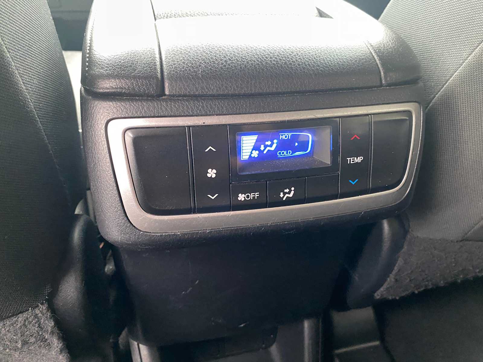 Used 2018 Toyota Highlander LE FWD image 26