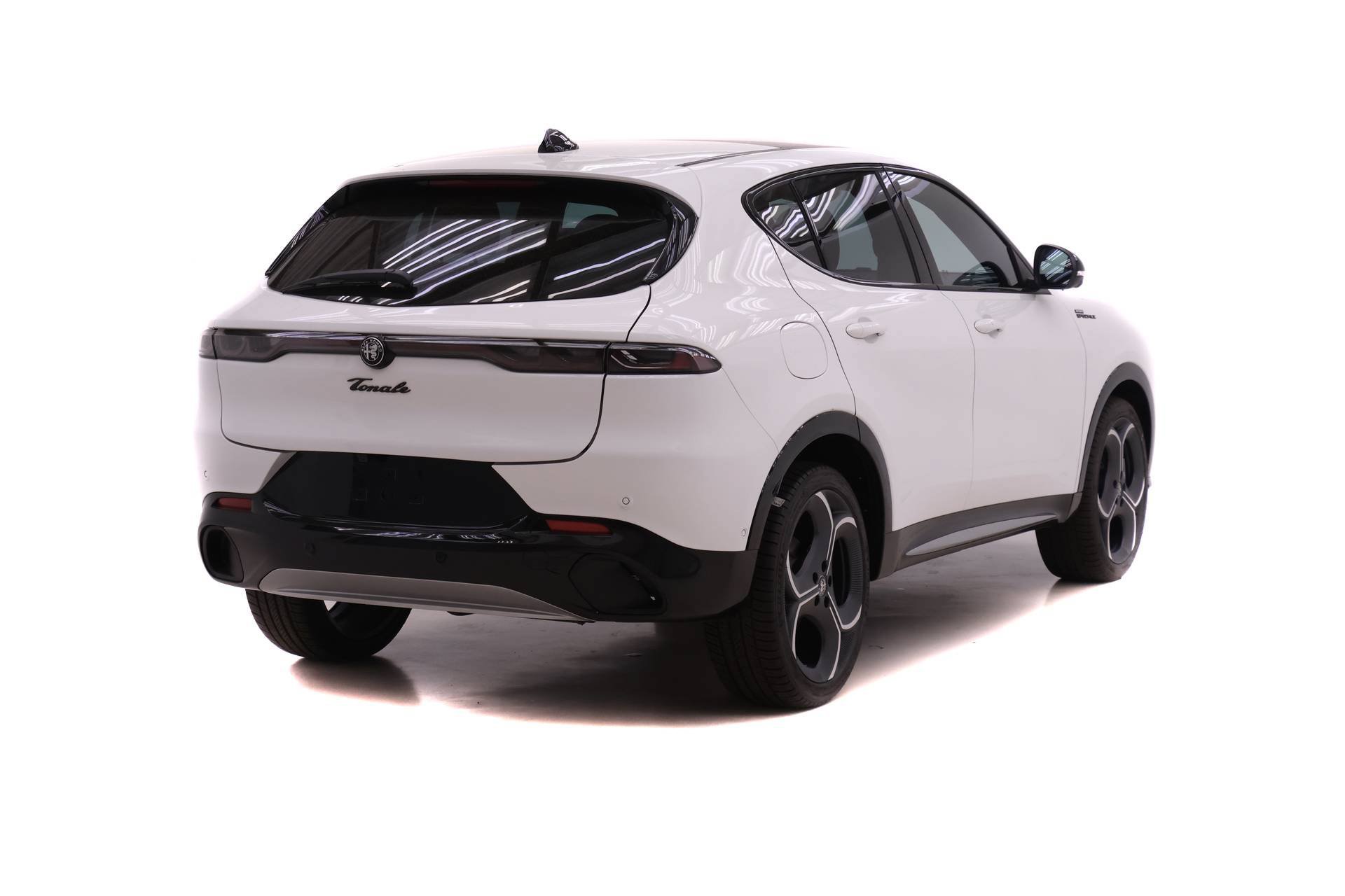 New 2026 Alfa Romeo Tonale w/ Active Assist Package AWD/4WD image 4
