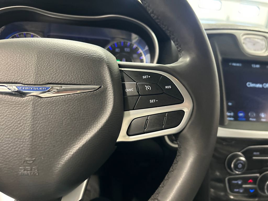 Used 2022 Chrysler 300 Touring w/ Sport Appearance Package image 20