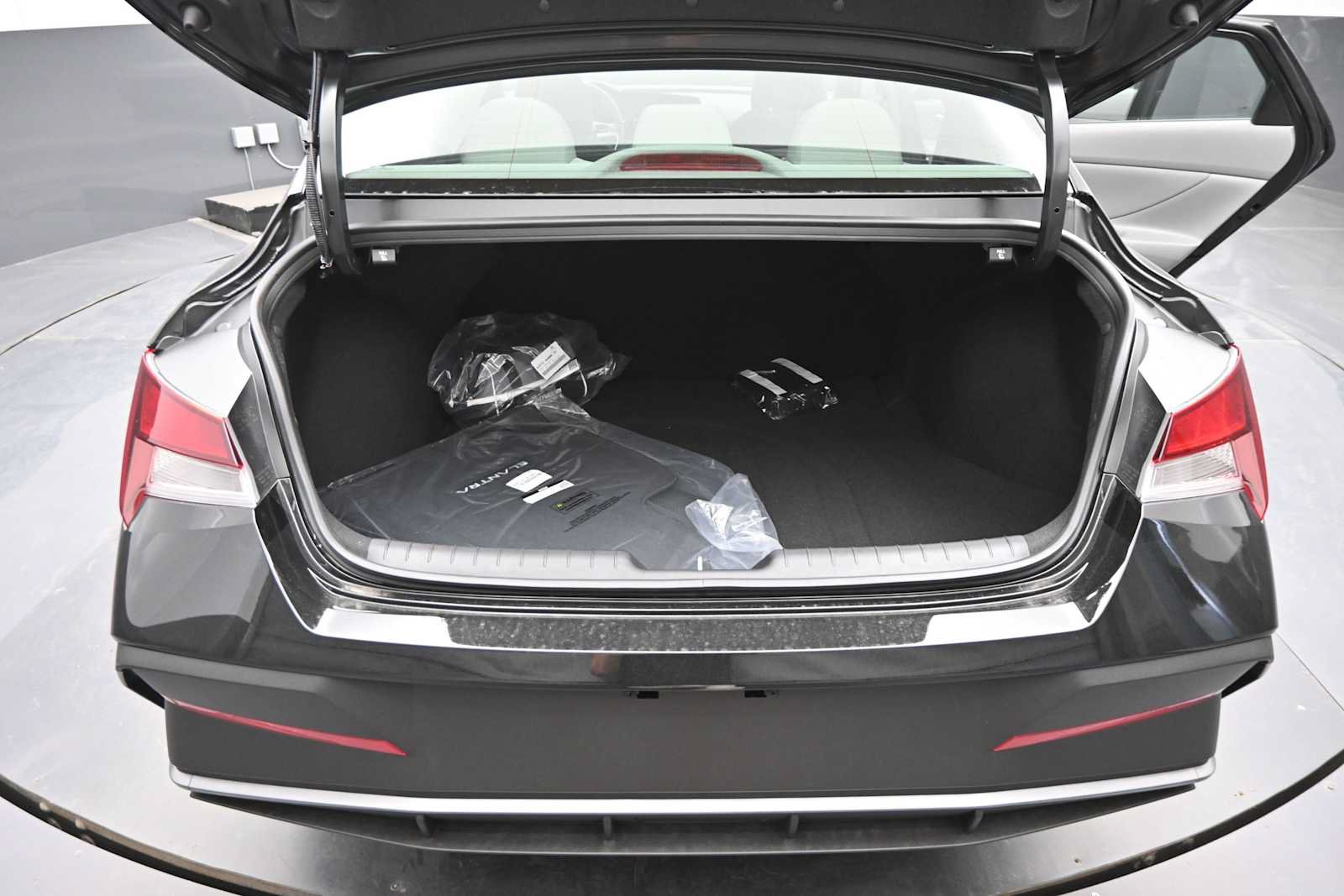 New 2026 Hyundai Elantra Sport FWD image 13