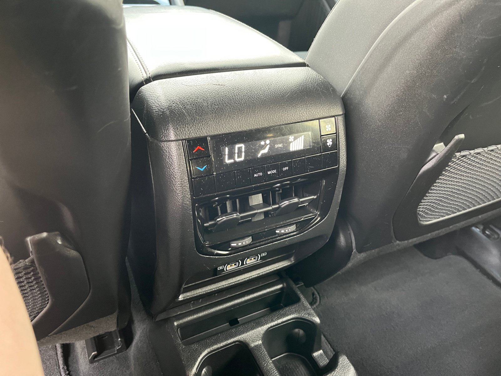 Used 2024 Jeep Grand Cherokee L Laredo AWD/4WD image 32