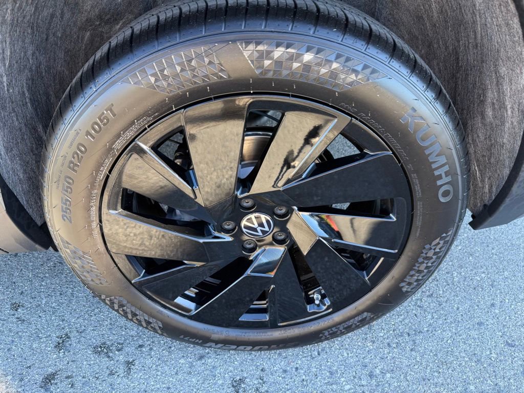 New 2026 Volkswagen Atlas Cross Sport SE image 13