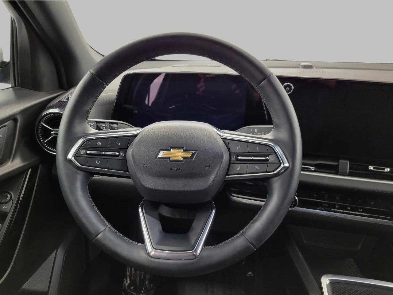 Used 2025 Chevrolet Equinox LT w/ Safety and Technology Package image 5