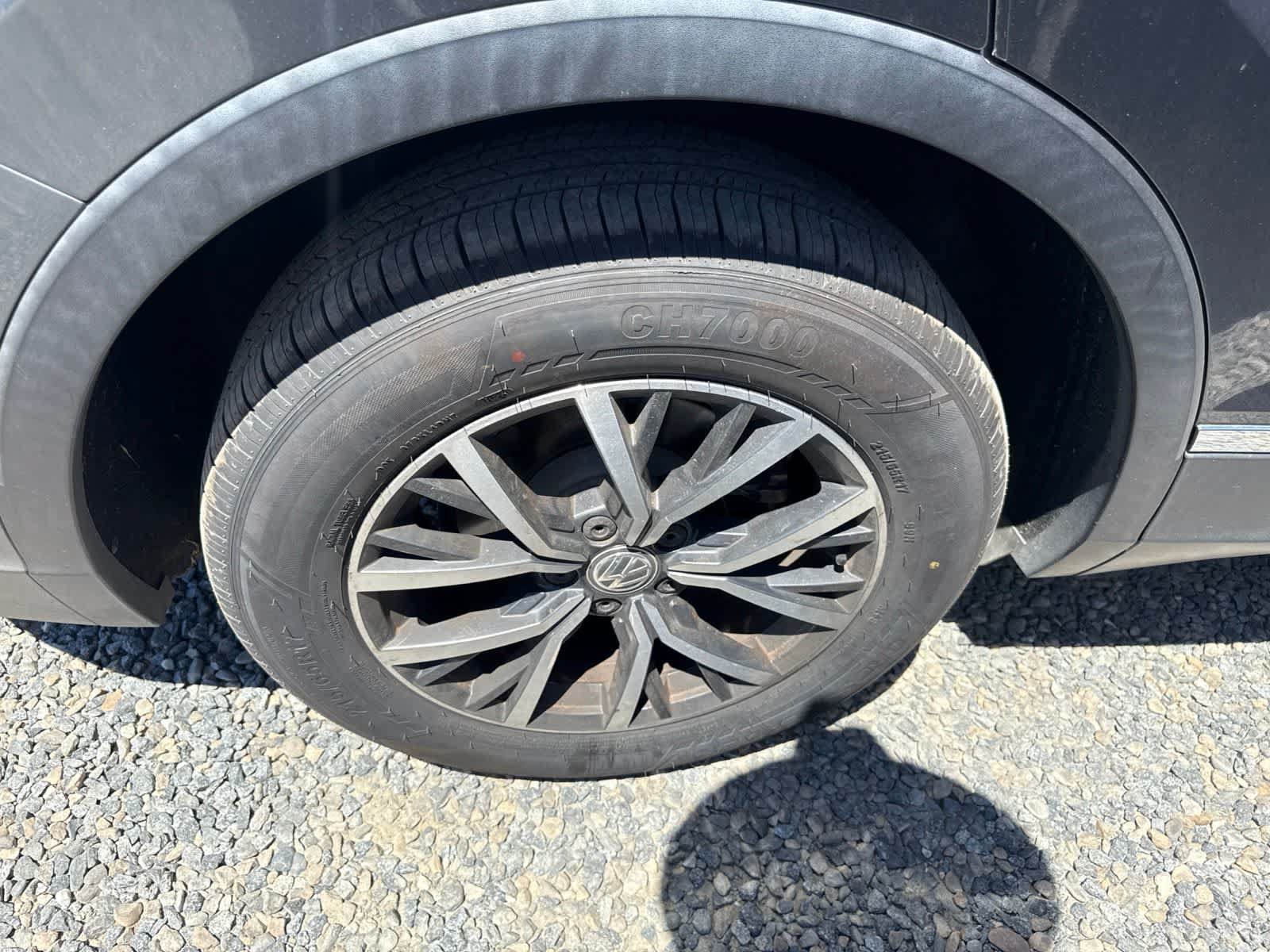 Used 2018 Volkswagen Tiguan SE FWD image 16