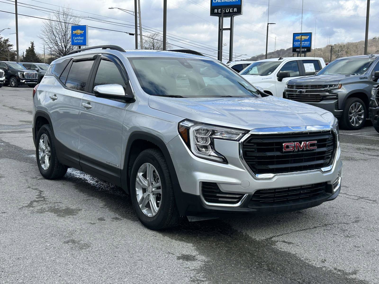 Used 2022 GMC Terrain SLE w/ Driver Convenience Package