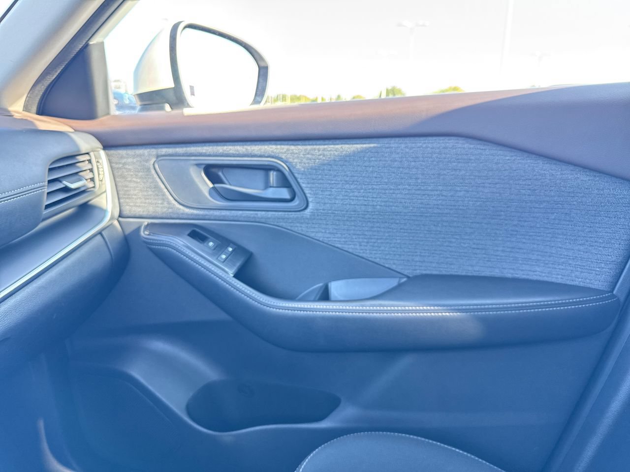 Used 2022 Nissan Rogue S FWD image 23