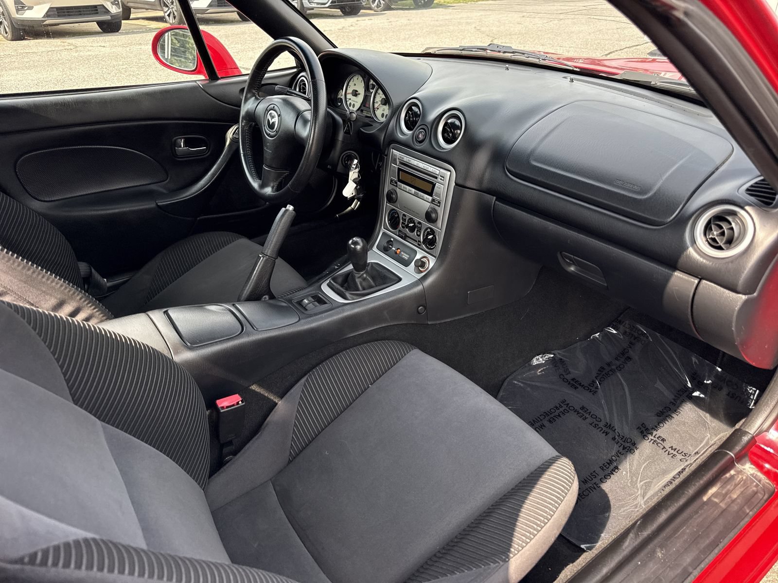 Used 2005 MAZDA MX-5 Miata w/ Convenience Pkg RWD image 18