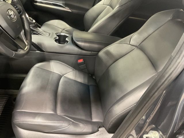 Used 2022 Toyota Venza XLE image 11