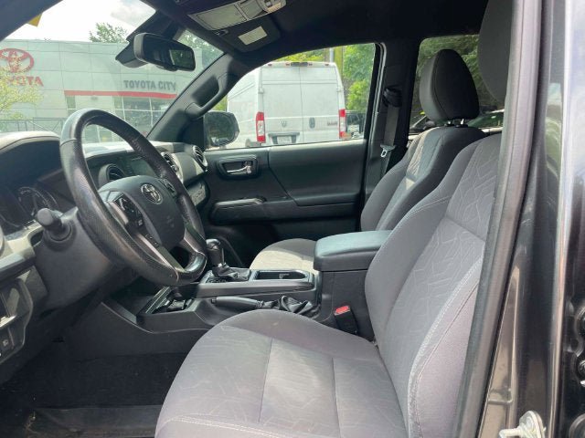 Used 2019 Toyota Tacoma TRD Sport AWD/4WD image 17