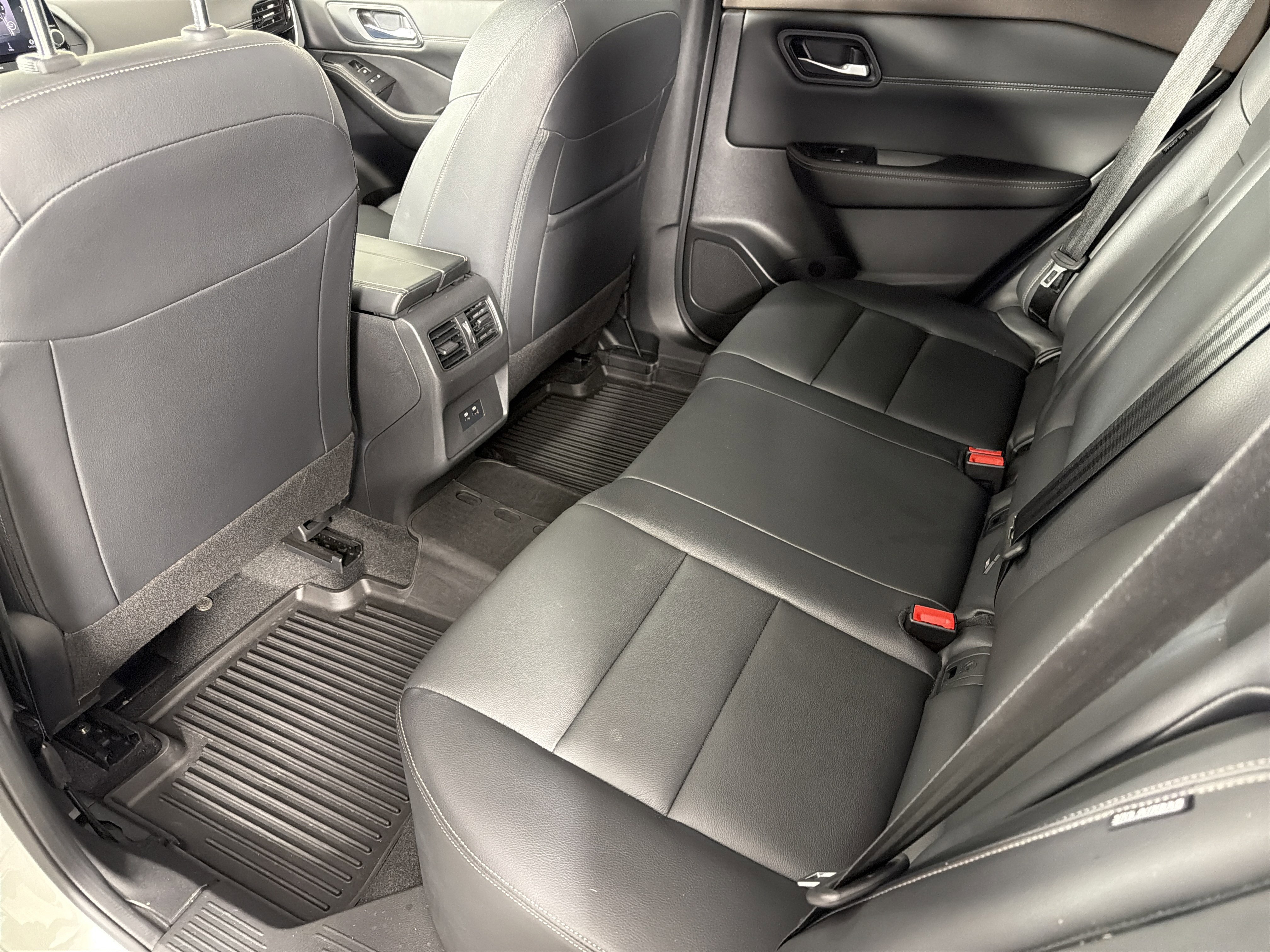 Used 2023 Nissan Rogue SL image 16