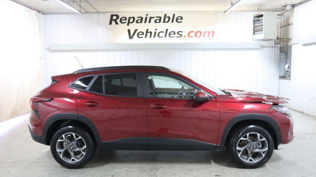 Used 2024 Chevrolet Trax LT w/ Sunroof Package image 4
