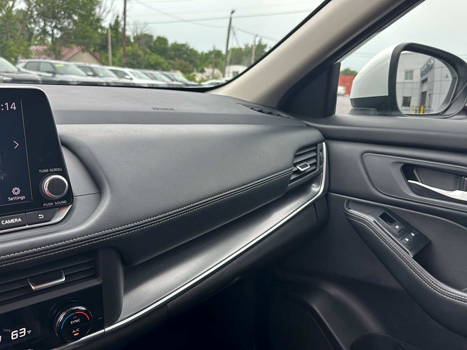 Used 2024 Nissan Rogue SV FWD image 15