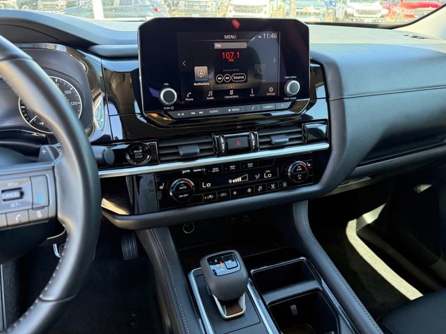 Used 2025 Nissan Pathfinder SV image 17