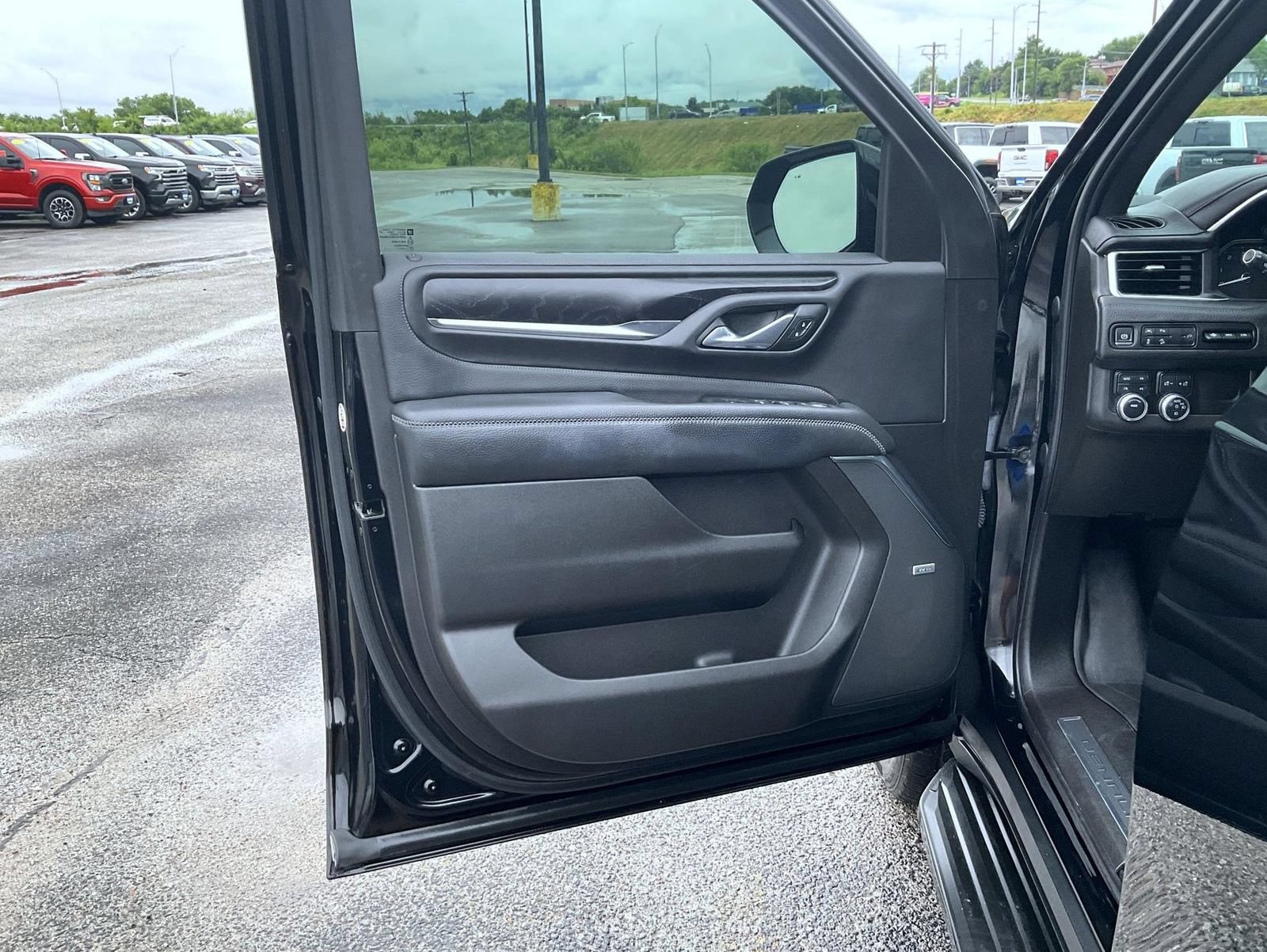 Used 2021 GMC Yukon Denali AWD/4WD image 9