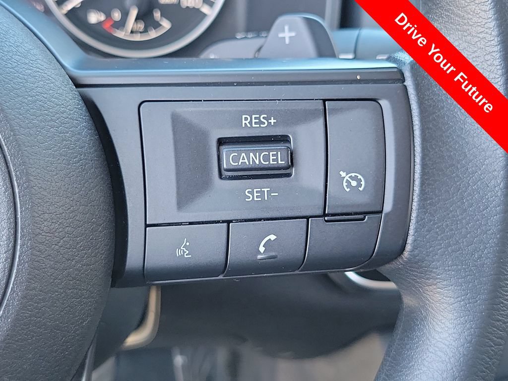 Used 2024 Nissan Rogue S FWD image 6