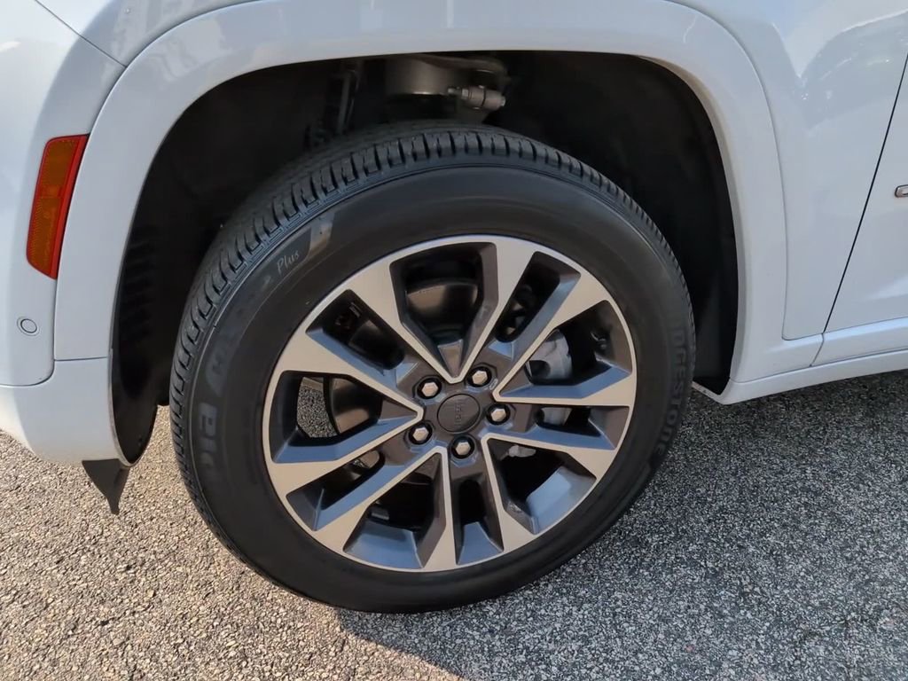 Used 2025 Jeep Grand Cherokee L Overland w/ Luxury Tech Group IV image 14