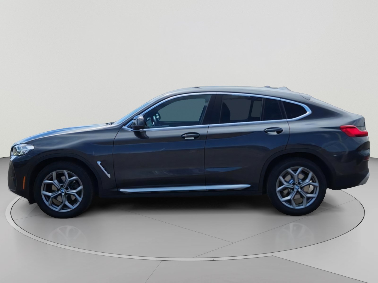 Used 2023 BMW X4 xDrive30i AWD/4WD image 2