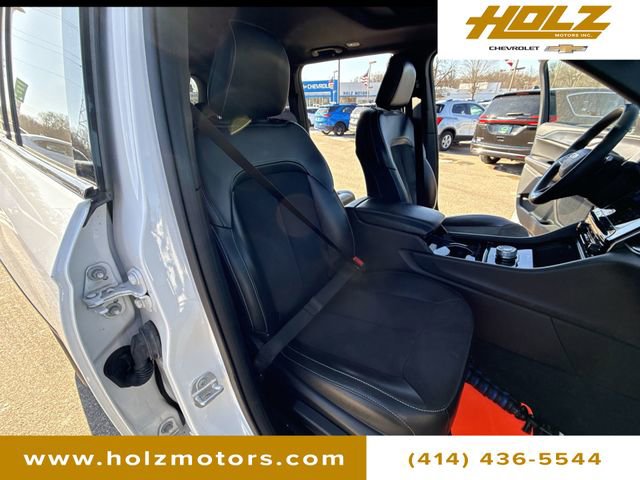 Used 2023 Jeep Grand Cherokee Altitude image 28