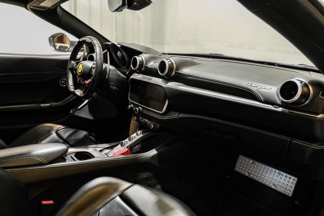 Used 2019 Ferrari Portofino image 18