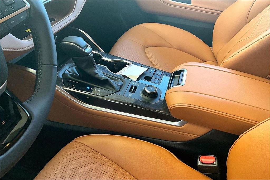 Used 2026 Toyota Highlander Platinum image 17