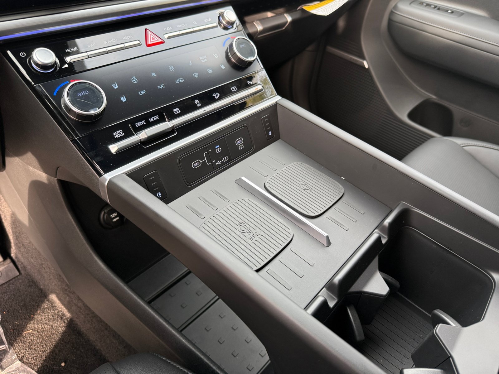 New 2026 Hyundai Santa Fe Limited AWD/4WD image 13
