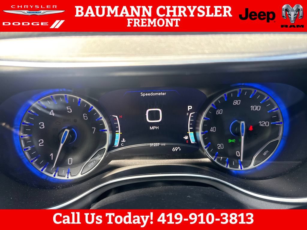Used 2025 Chrysler Pacifica Limited FWD image 15