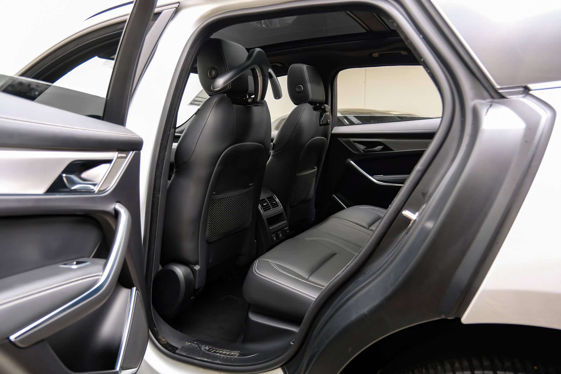 Used 2024 Jaguar F-PACE R-Dynamic S AWD/4WD image 48