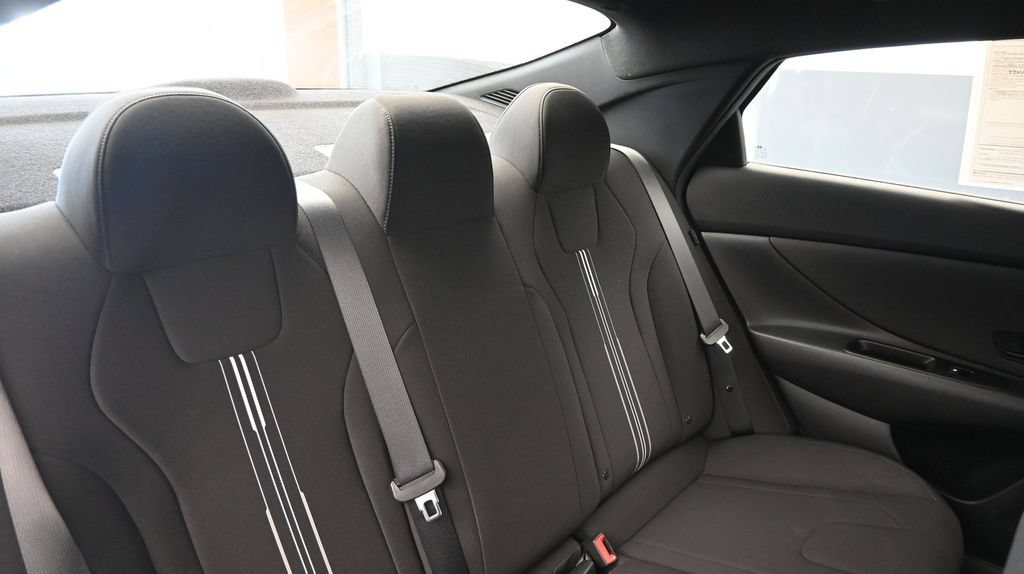 Certified 2025 Hyundai Elantra Sport FWD image 15