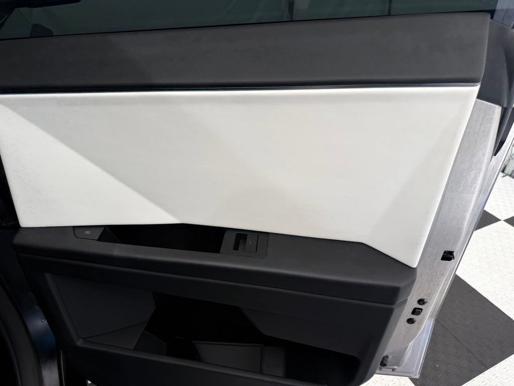 Used 2024 Tesla Cybertruck AWD Crew Cab image 28