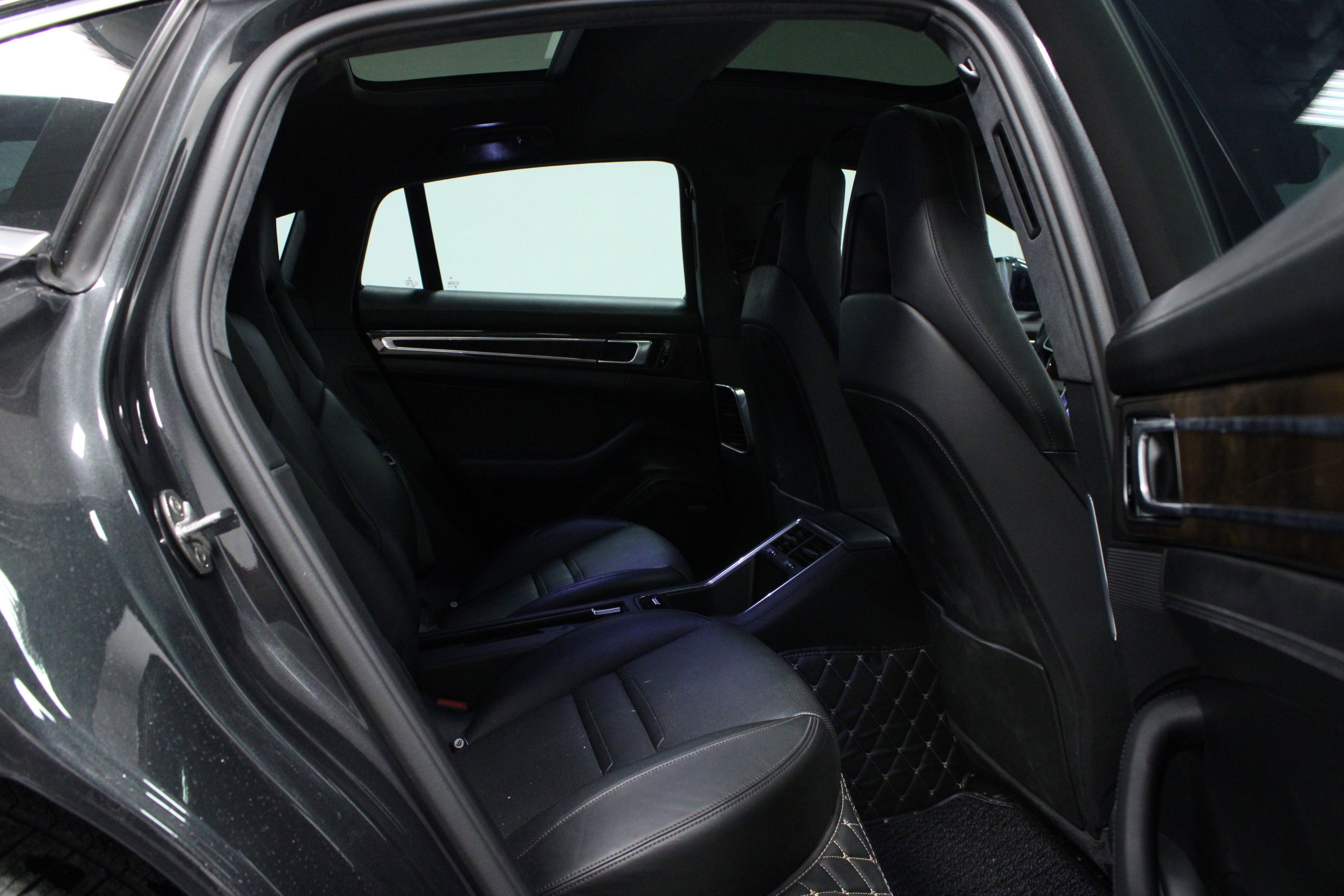 Used 2018 Porsche Panamera Turbo S image 15