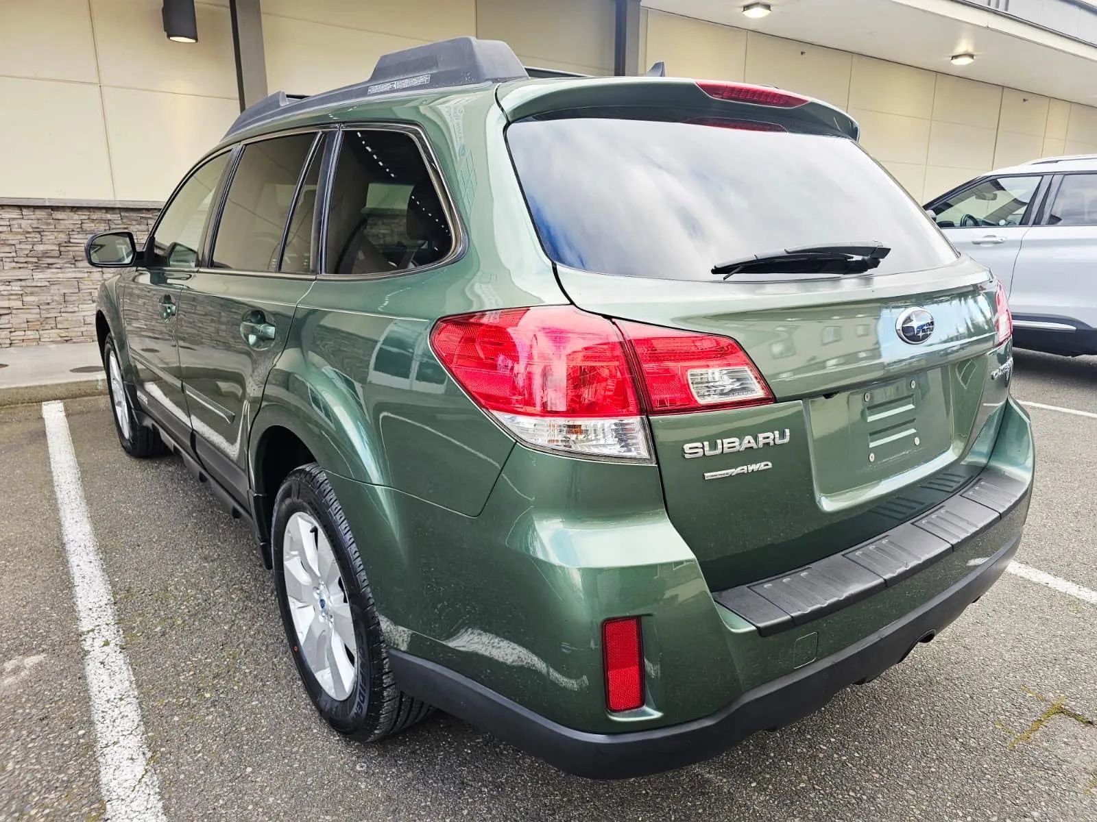 Used 2012 Subaru Outback 2.5i Limited image 3