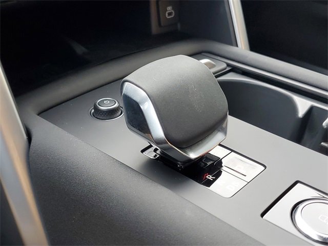 Used 2024 Land Rover Discovery Dynamic SE image 33