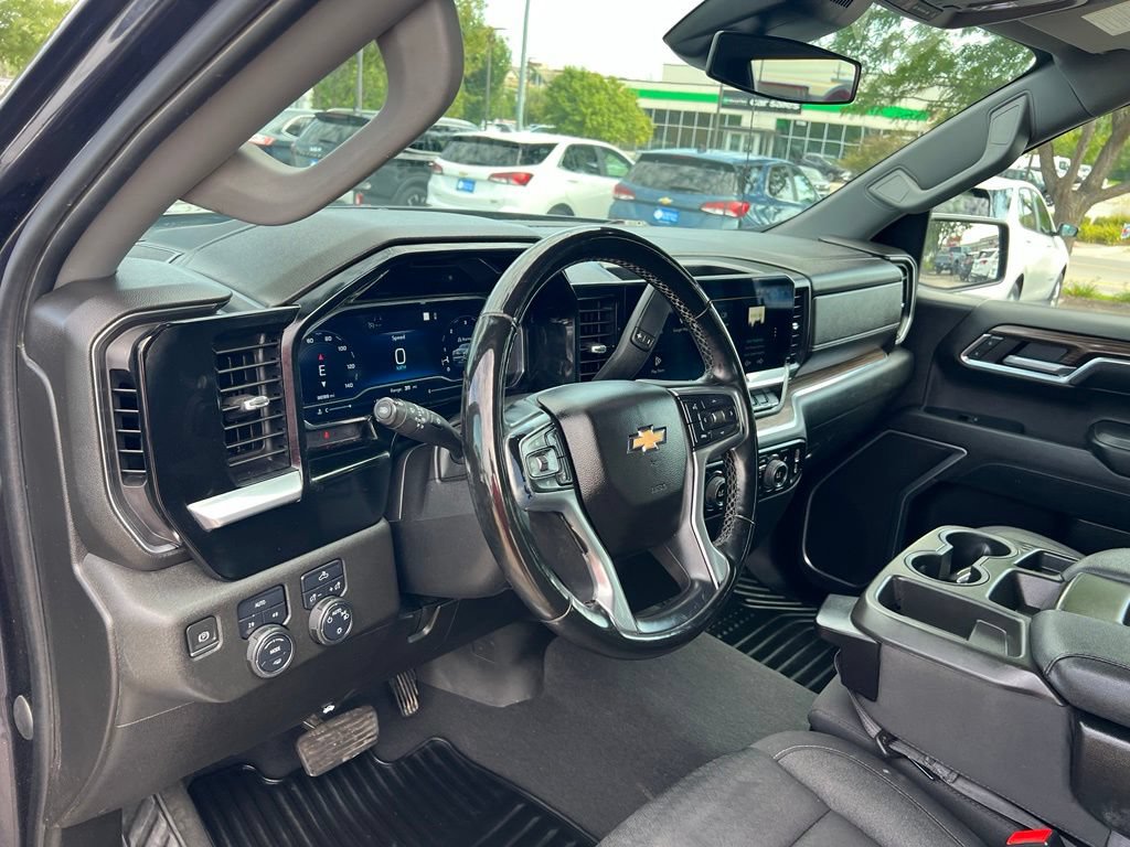 Used 2023 Chevrolet Silverado 1500 LT AWD/4WD image 17