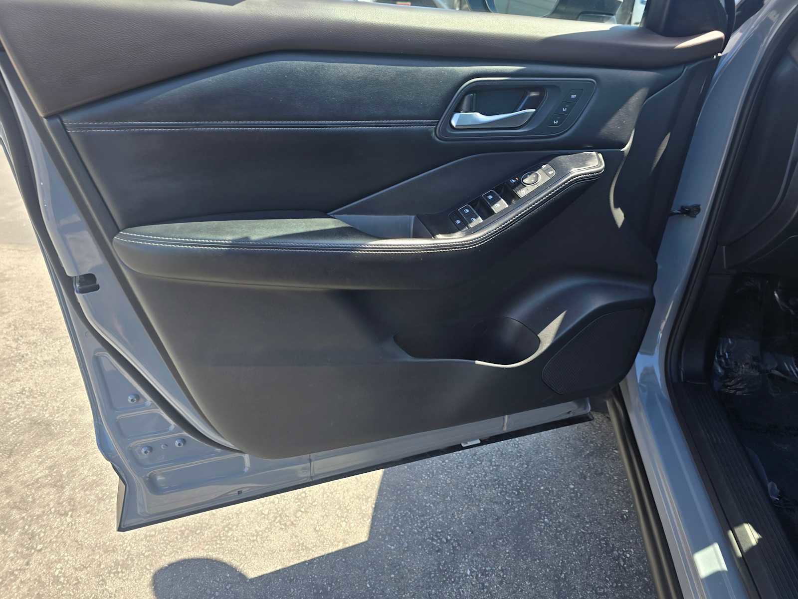 Used 2023 Nissan Rogue SL image 23