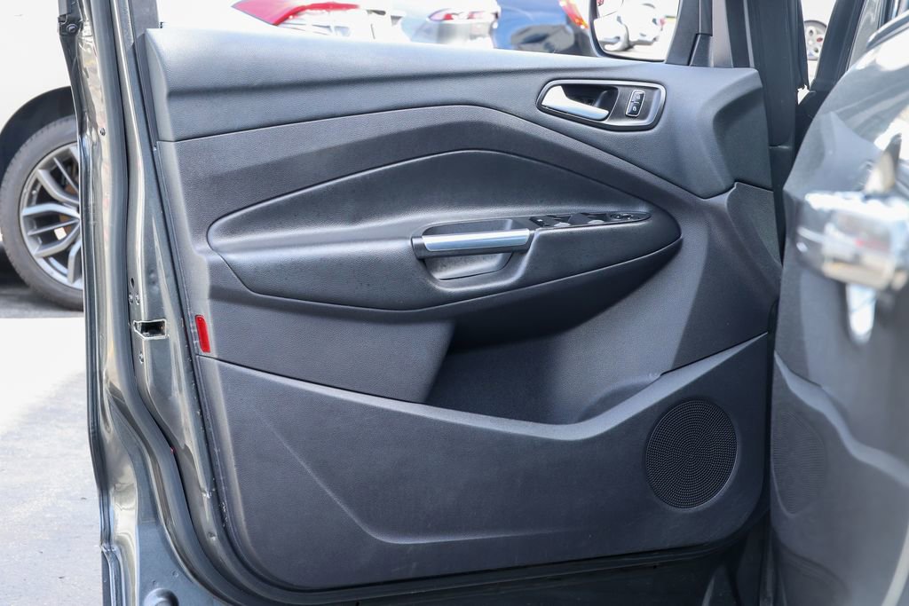 Used 2016 Ford Escape SE w/ Equipment Group 201A image 4