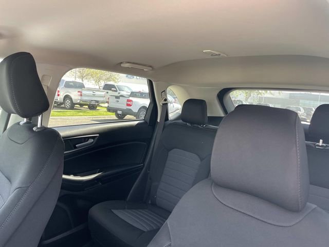 Certified 2024 Ford Edge SE w/ Black Appearance Package image 5