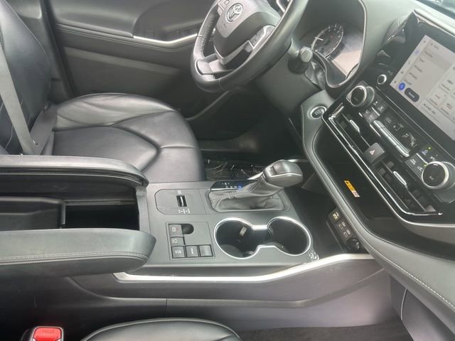 Used 2024 Toyota Highlander XLE image 26