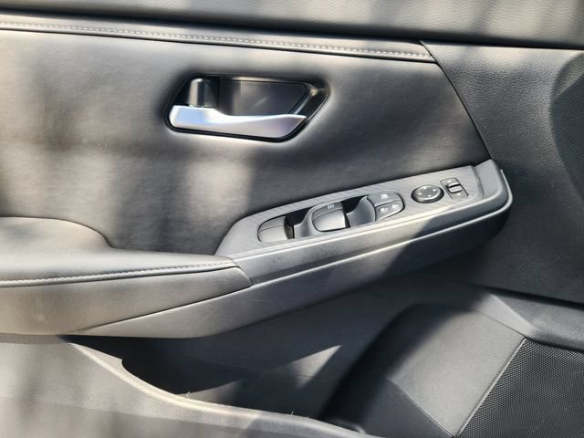 Used 2025 Nissan Sentra SV FWD image 21