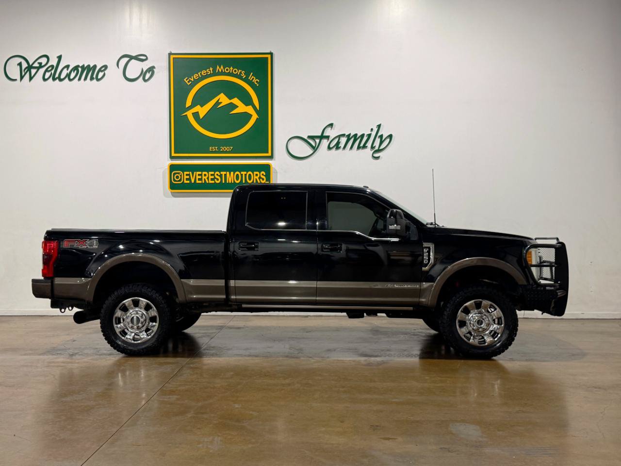 Used 2017 Ford F250 King Ranch w/ King Ranch Ultimate Package AWD/4WD image 2