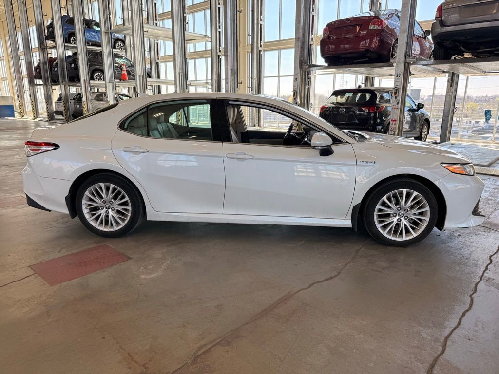 Used 2020 Toyota Camry XLE w/ Sunroof Package image 2