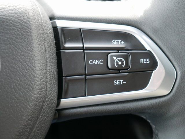 Used 2024 Jeep Compass Latitude image 25