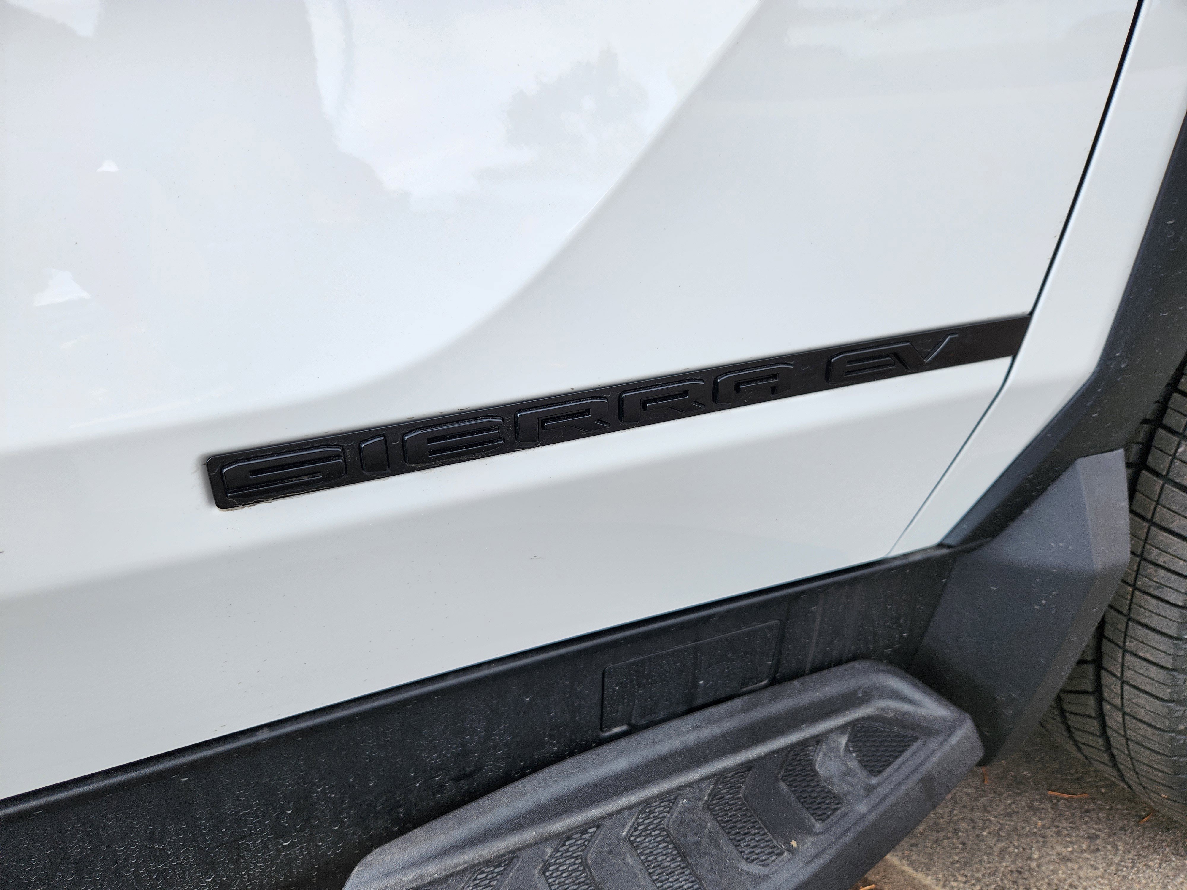 New 2026 GMC Sierra EV Elevation w/ LPO, Elevation Dark Package image 21