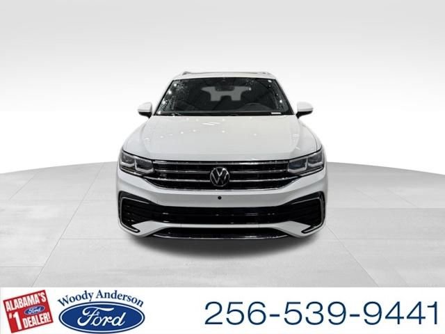 Used 2024 Volkswagen Tiguan SEL R-Line image 4