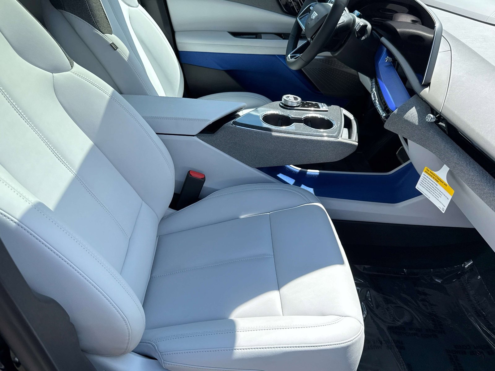 Used 2026 Cadillac Optiq Sport 1 w/ LPO, Floor Liner Package AWD/4WD image 29